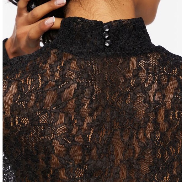 Floral Lace Mock Neck Top size small - Picture 6 of 6